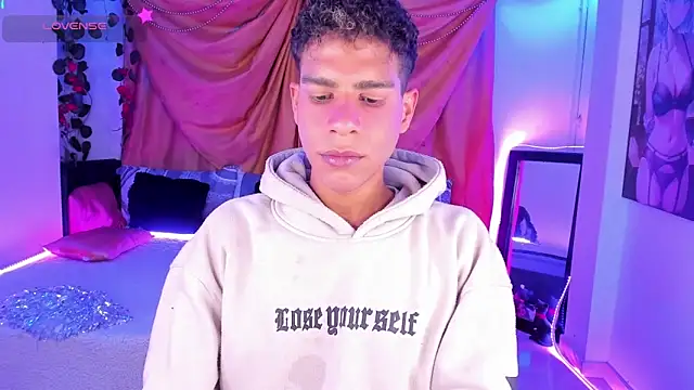 Snapshot of Ethan_Boyy chatting on 10-29-25, 11:17 Ethan Boyy online show from 10-29-25, 11:17