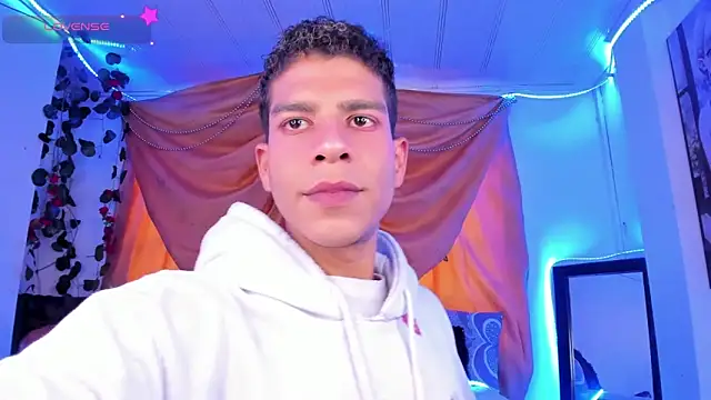 Snapshot of Ethan_Boyy chatting on 11-06-25, 09:26 Ethan Boyy online show from 11-06-25, 09:26