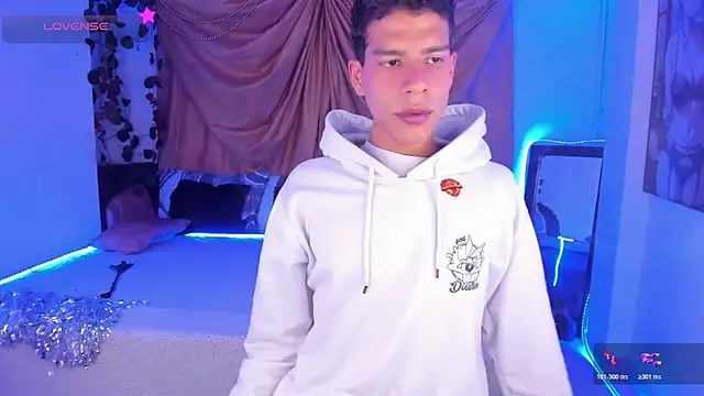 Snapshot of Ethan_Boyy chatting on 11-08-25, 10:30 Ethan Boyy online show from 11-08-25, 10:30