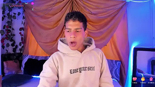 Snapshot of Ethan_Boyy chatting on 11-11-25, 09:48 Ethan Boyy online show from 11-11-25, 09:48