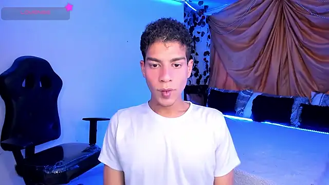 Snapshot of Ethan_Boyy chatting on 11-15-25, 10:15 Ethan Boyy online show from 11-15-25, 10:15