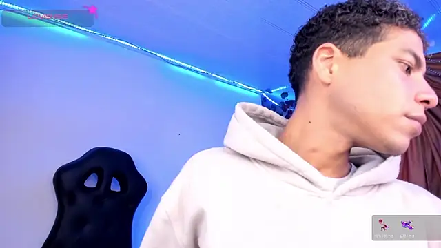 Snapshot of Ethan_Boyy chatting on 11-17-25, 10:15 Ethan Boyy online show from 11-17-25, 10:15