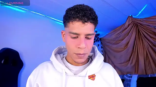 Snapshot of Ethan_Boyy chatting on 11-22-25, 10:31 Ethan Boyy online show from 11-22-25, 10:31