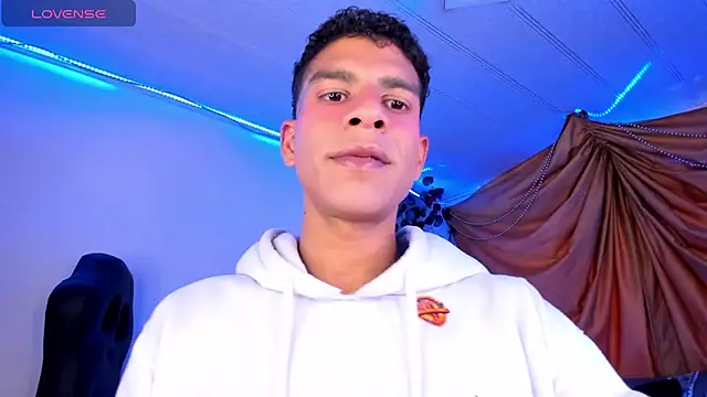 Snapshot of Ethan_Boyy chatting on 11-24-25, 09:25 Ethan Boyy online show from 11-24-25, 09:25