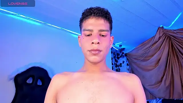 Snapshot of Ethan_Boyy chatting on 11-28-25, 11:18 Ethan Boyy online show from 11-28-25, 11:18