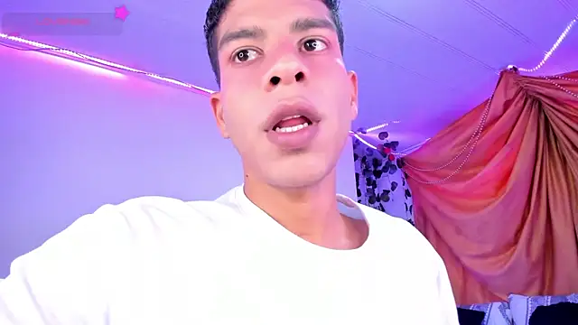 Snapshot of Ethan_Boyy chatting on 12-04-25, 10:29 Ethan Boyy online show from 12-04-25, 10:29