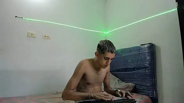 Latinos 2001 online show from 02-19-25, 10:20