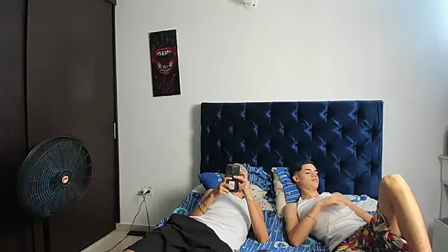 Latinos 2001 online show from 03-05-25, 04:24