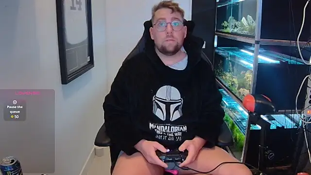 Snapshot of justinitt chatting on 01-15-25, 05:19 justinitt online show from 01-15-25, 05:19