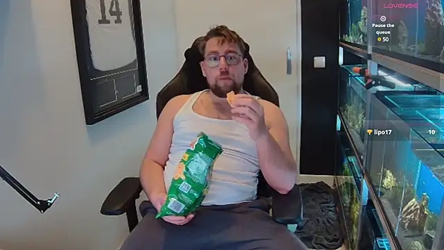 Snapshot of justinitt chatting on 02-20-25, 01:51 justinitt online show from 02-20-25, 01:51