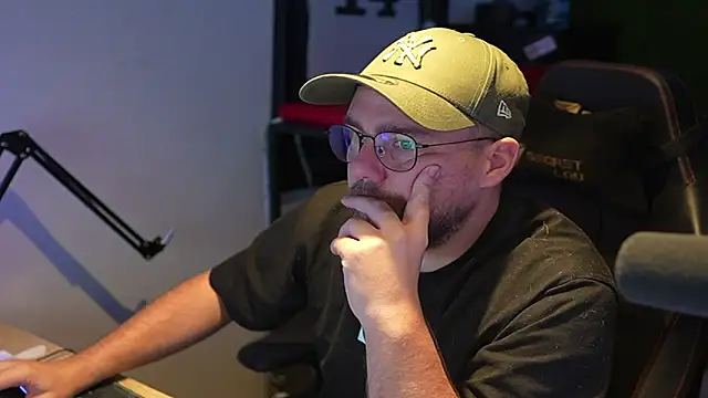 Snapshot of justinitt chatting on 09-09-25, 12:15 justinitt online show from 09-09-25, 12:15