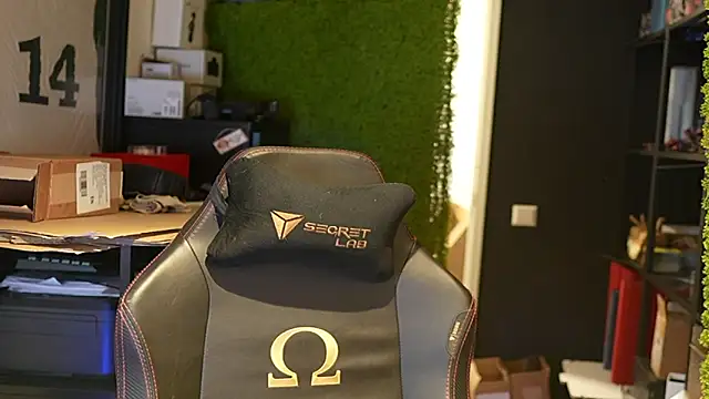 Snapshot of justinitt chatting on 09-14-25, 11:31 justinitt online show from 09-14-25, 11:31