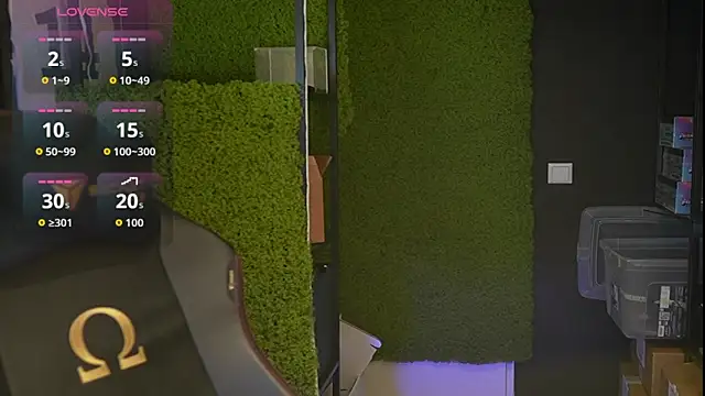 Snapshot of justinitt chatting on 10-08-25, 08:56 justinitt online show from 10-08-25, 08:56