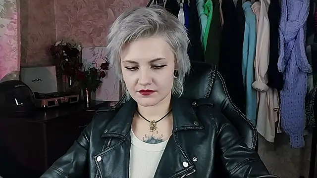 Snapshot of EvaBrownie chatting on 01-28-25, 06:39 EvaBrownie online show from 01-28-25, 06:39