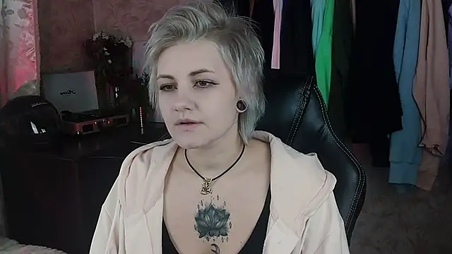 Snapshot of EvaBrownie chatting on 01-29-25, 11:51 EvaBrownie online show from 01-29-25, 11:51