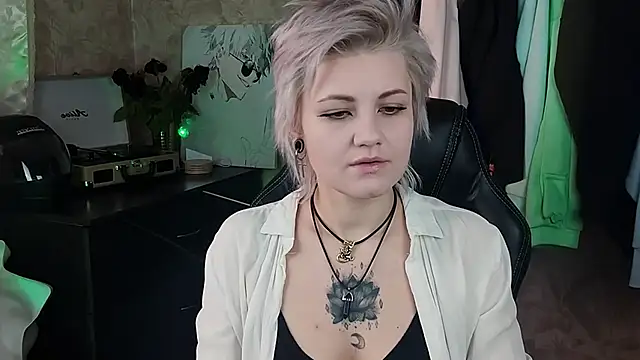 Snapshot of EvaBrownie chatting on 02-04-25, 08:35 EvaBrownie online show from 02-04-25, 08:35