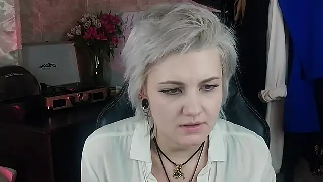 Snapshot of EvaBrownie chatting on 02-11-25, 11:54 EvaBrownie online show from 02-11-25, 11:54
