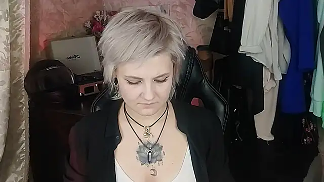 Snapshot of EvaBrownie chatting on 02-18-25, 04:26 EvaBrownie online show from 02-18-25, 04:26