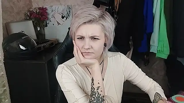 Snapshot of EvaBrownie chatting on 02-21-25, 12:28 EvaBrownie online show from 02-21-25, 12:28