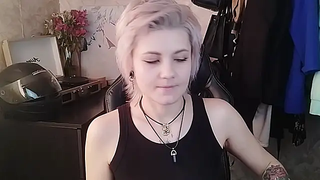Snapshot of EvaBrownie chatting on 02-24-25, 08:49 EvaBrownie online show from 02-24-25, 08:49