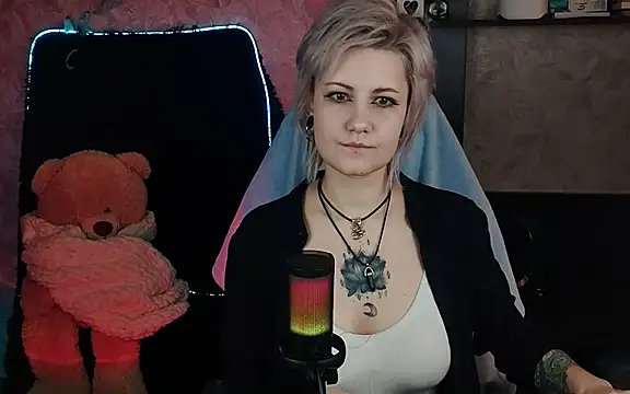 Snapshot of EvaBrownie chatting on 03-15-25, 10:03 EvaBrownie online show from 03-15-25, 10:03