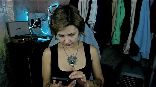 Snapshot of EvaBrownie chatting on 09-18-25, 05:26 EvaBrownie online show from 09-18-25, 05:26