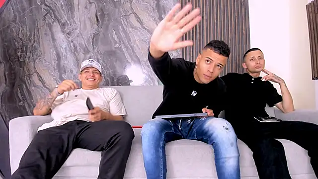 Snapshot of friendship_x chatting on 02-26-25, 01:21 friendship x online show from 02-26-25, 01:21