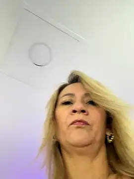 Snapshot of AtheneaRusell chatting on 09-25-25, 08:34 AtheneaRusell online show from 09-25-25, 08:34