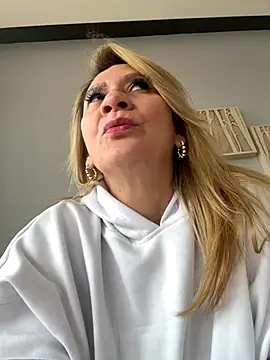 Snapshot of AtheneaRusell chatting on 09-28-25, 05:40 AtheneaRusell online show from 09-28-25, 05:40