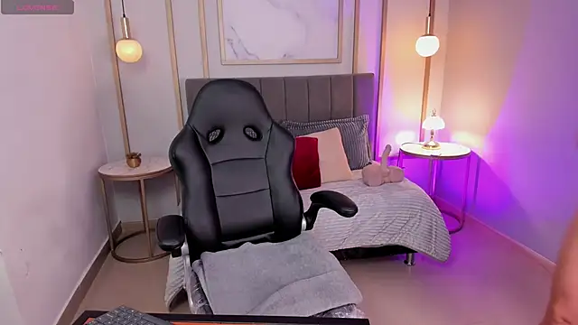 Snapshot of AtheneaRusell chatting on 11-11-25, 11:43 AtheneaRusell online show from 11-11-25, 11:43