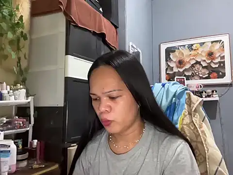 SophiaCourthaway online show from 12-17-25, 09:48