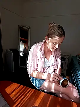 Snapshot of Vintasia chatting on 09-18-25, 01:24 Vintasia online show from 09-18-25, 01:24