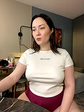 Snapshot of Kiss_My_Body chatting on 11-09-25, 06:39 Kiss My Body online show from 11-09-25, 06:39