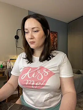 Snapshot of Kiss_My_Body chatting on 11-18-25, 04:11 Kiss My Body online show from 11-18-25, 04:11