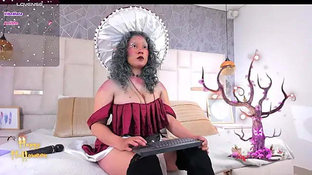 Snapshot of Tamara_palacios chatting on 10-31-25, 07:59 Tamara palacios online show from 10-31-25, 07:59