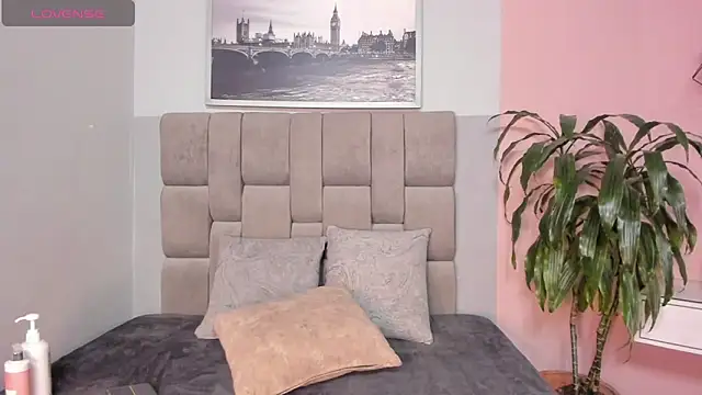 janna lopez  online show from 11-16-25, 11:05