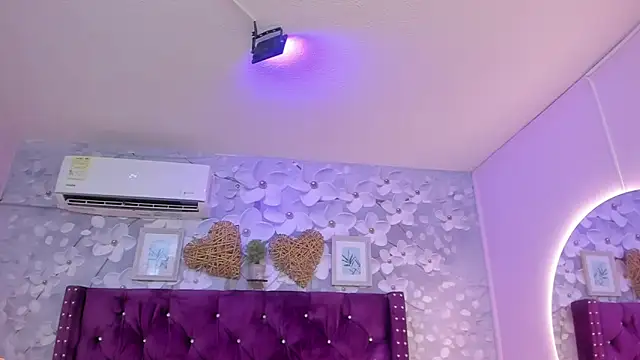 janna lopez  online show from 11-30-25, 11:47