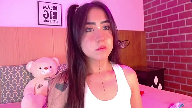 Snapshot of AdaaMillan chatting on 02-07-25, 11:23 AdaaMillan online show from 02-07-25, 11:23