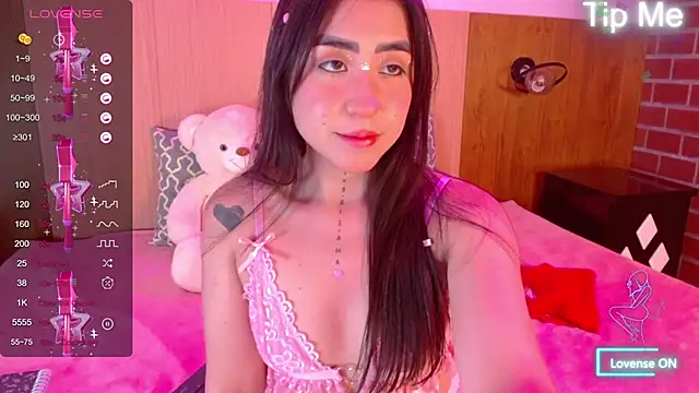 Snapshot of AdaaMillan chatting on 02-08-25, 12:06 AdaaMillan online show from 02-08-25, 12:06