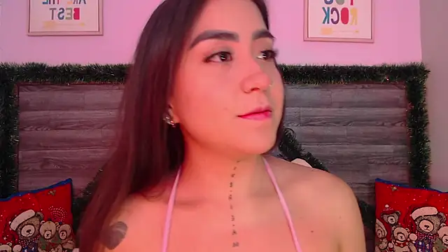 Snapshot of AdaaMillan chatting on 12-22-25, 08:06 AdaaMillan online show from 12-22-25, 08:06