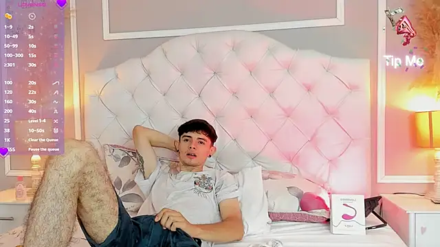 connor and angel online show from 02-07-25, 04:35