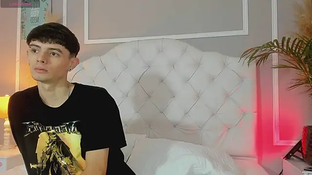 connor and angel online show from 03-03-25, 05:18