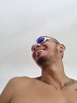 DrakeVega online show from 10-04-25, 04:27