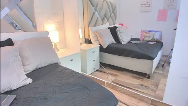 raquell moore online show from 03-28-26, 02:27