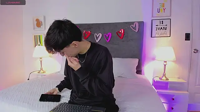 ethan and ava online show from 02-25-25, 01:39