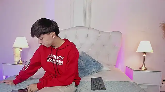 ethan and ava online show from 03-22-25, 01:41