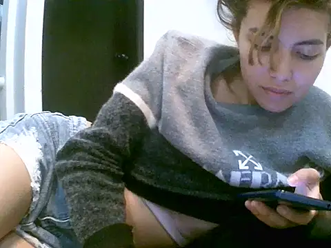 VittoriaTaylor online show from 12-16-25, 10:26