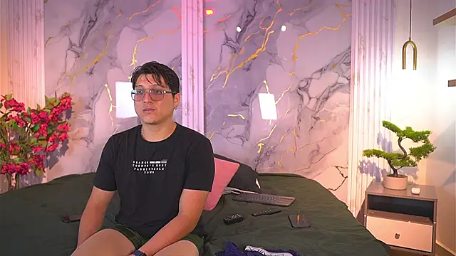 vanilla hot online show from 12-16-25, 07:41