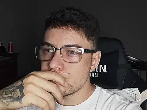 Dyllan   online show from 10-29-25, 01:52