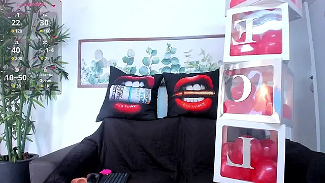 Snapshot of NicolettaLima chatting on 02-14-25, 08:15 NicolettaLima online show from 02-14-25, 08:15